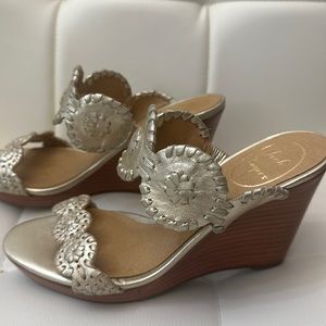 New Never Worn Jack Rogers Navajo Wedges Metallic Gold Size 5